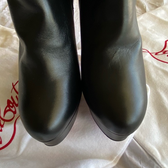 AUTH Christian Louboutin's - Picture 10 of 12